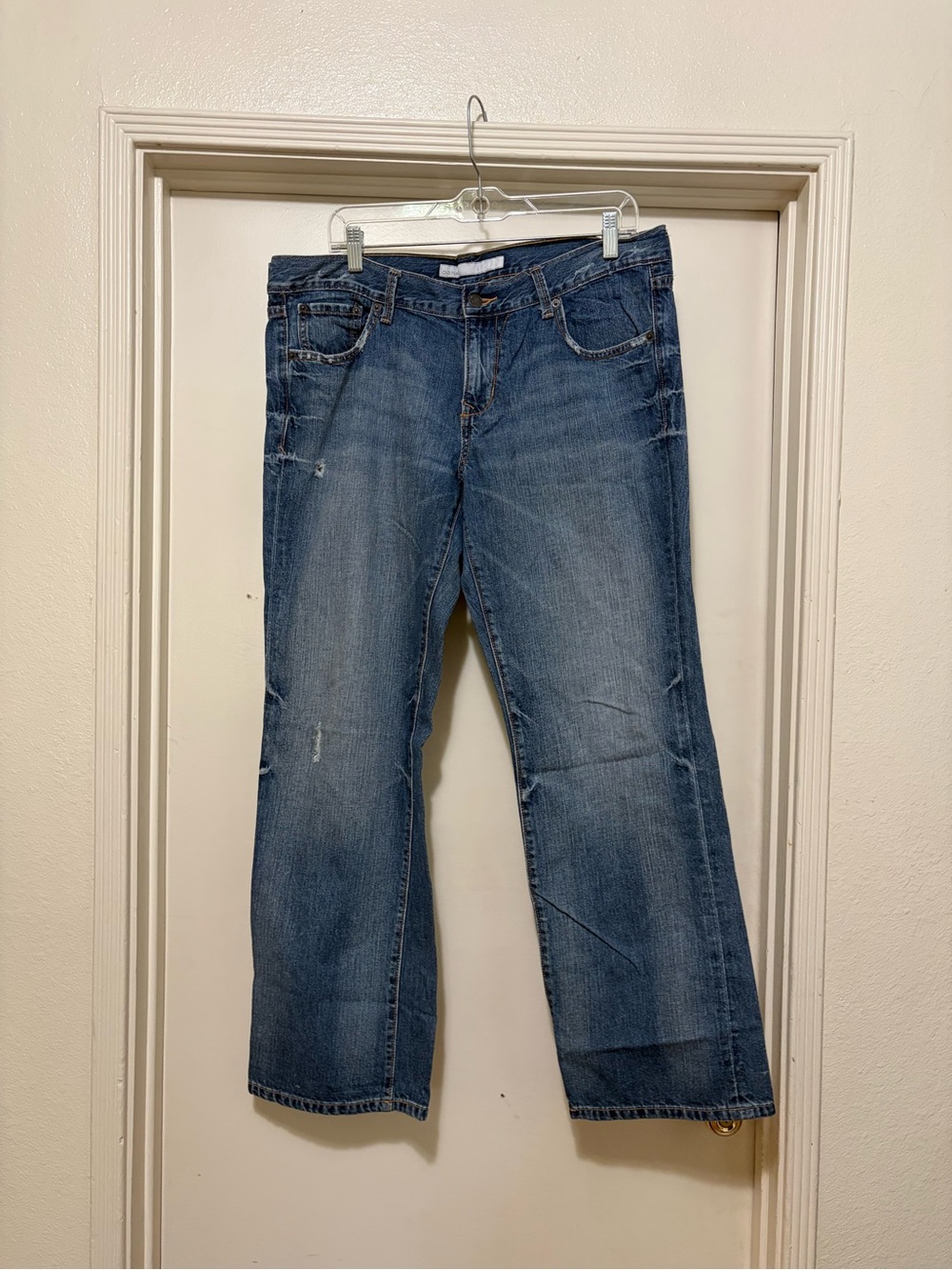 OLD NAVY WOMENS DISTRESSED BOOTCUT FLARE BLUE JEANS APPROX 38 WAIST 30 INSEAM